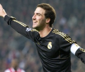 在线体育博彩-世纪对决，C罗与莱万的30分钟，足球史上最惊心动魄的胜负悬念，世纪对决，C罗vs莱万，足球史上最惊心动魄的30分钟